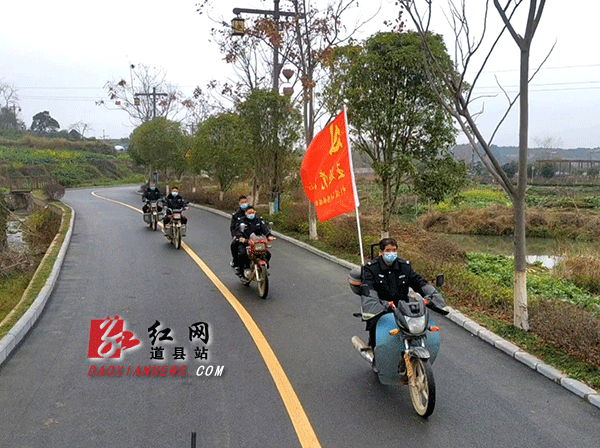 清塘镇楼田村宣传小分队在村庄道路上.gif