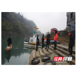 龙山公安积极劝返泅水越界群众