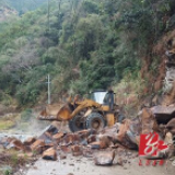 蓝山荆竹瑶族乡：迅速处置塌方险情 确保防控道路畅通