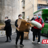 曾兆明心底埋藏的“秘密”  百里驱车只为医护人员吃上新鲜蔬菜