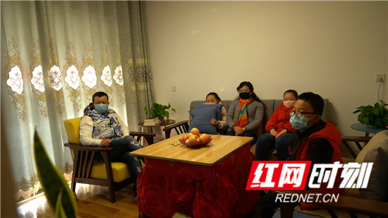 彭卫红：十分钟的路程 十四天的返乡路