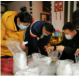 洞口县人民医院行政党支部为抗疫一线“战士”和病人送元宵