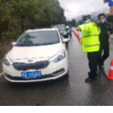 严寒中的防疫线，看洪江区交警的铁骨柔情！
