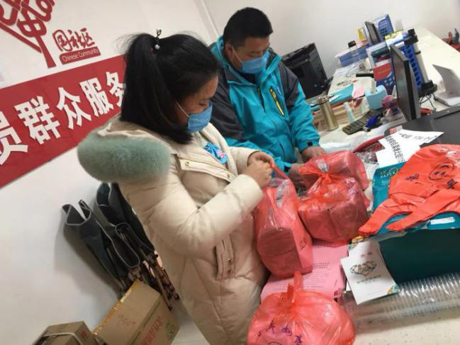 暖心！4500个口罩免费发放给居民