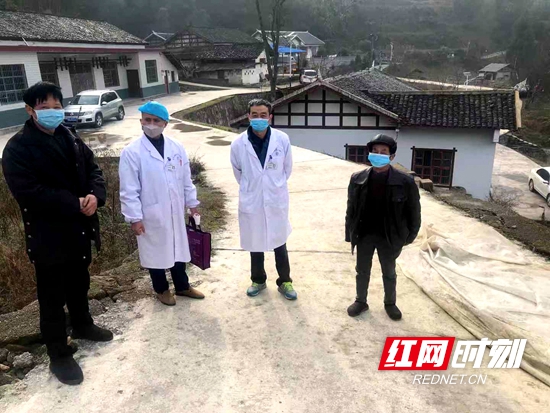 医务人员在黄河村_副本_副本.jpg