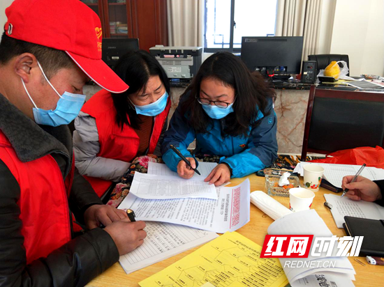 天子山街道班子成员下村传达学习相关会议精神_副本_副本.png