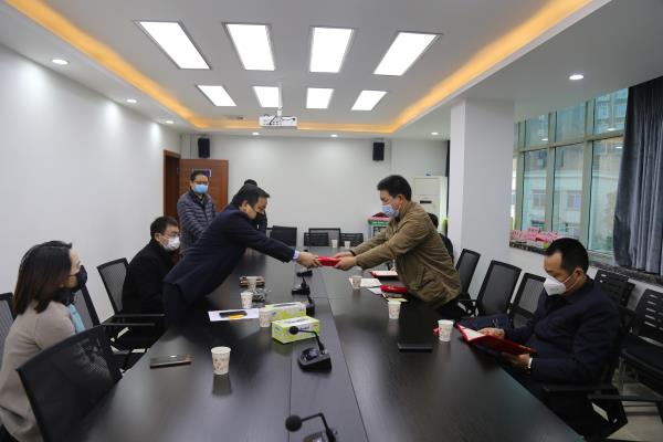 IMG_0692.jpg IMG_0692.jpg