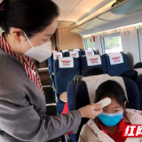 普通的坚守亦美丽 她用不断工作来驱散对家人思念