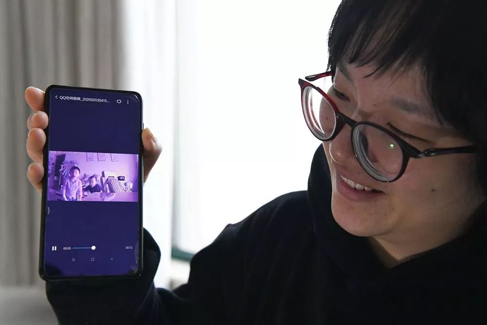 拍照怎么拍出两个画面 2d89b13f-a27a-4ff9-8b74-a3904b635ee2.jpg