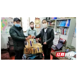 绥宁金水湾:心系防控人员 赠送野生白茶