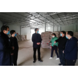 何冲龙：统筹抓好疫情防控和生产发展