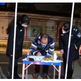 妈妈在打怪兽，打赢了就回来陪你