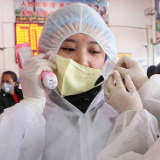  “我不累 我还行”临武一位年轻党员护士这样说