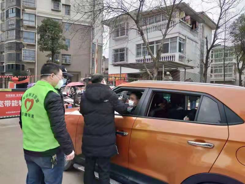 荷塘区开展“三访”做实居家观察人员管控