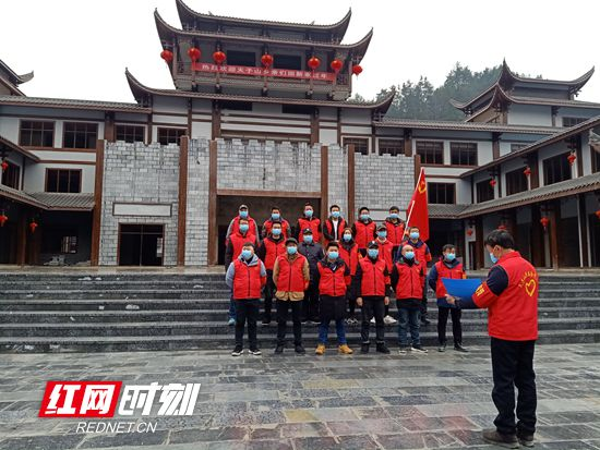晨会开上防控一线，疫情不止人不散