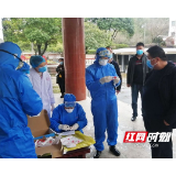 隆回： “一亮两保”党旗在疫情防控一线高高飘扬