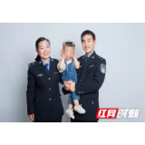 “警察蓝”是战斗服，也是一辈子的情侣装