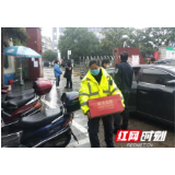 爱心企业为芷江公安交警送温暖