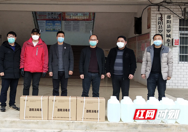 罗小军联系爱心人士捐赠酒精900瓶，消毒液600瓶.._副本.jpg