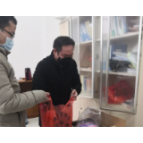 洞口税务：落实疫情防控要求 送上防控中药汤剂