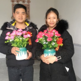 凤凰90后苗族新人举行“两个人”婚礼抗疫