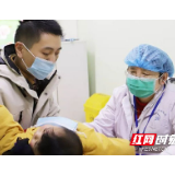 线上线下全天在线 她是最美坚守人