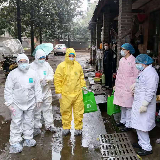 石峰区：确诊病例居住小区开展集中医学观察