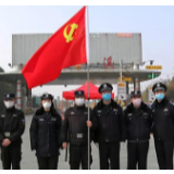 上阵夫妻档 防疫一线的“双警家庭”