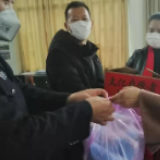 零陵：文化志愿者为环卫工人捐赠防疫物资