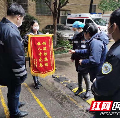 倾满腔热情，救人于危急