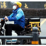 武汉街头，他们穿梭的身影温暖这座城