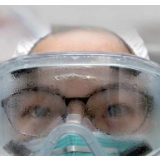 你护目镜上的水汽，模糊了我们所有人的视线