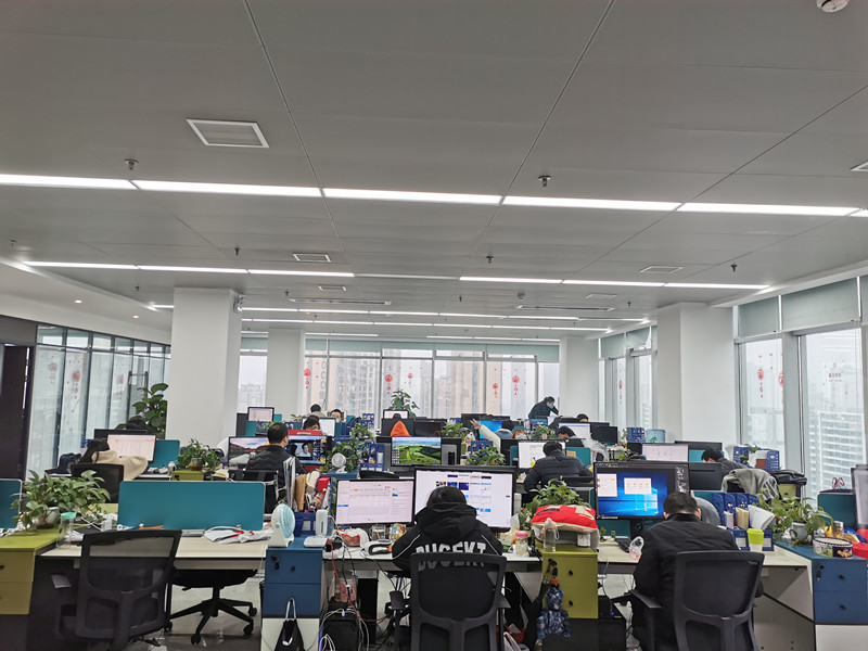 中盈广场某公司员工中午用餐.jpg