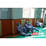 图说湘西防疫｜他们疲劳过后的睡姿让人心疼