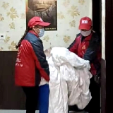 桃花江镇：蓝天志愿者化身集中隔离点服务员