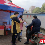 醴陵：扶贫干部分头行动 驰援防疫一线