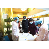 黄峥嵘调研疫情防控和企业复工复产工作