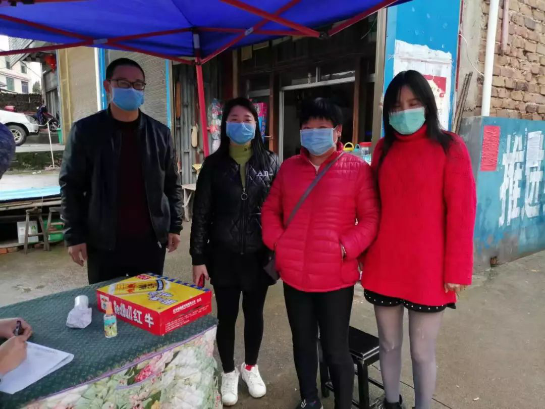 连日来，新冠肺炎疫情牵动着每一个枣市人的心。病毒虽无情，但人间有真爱。有在得知枣市疫情防控物资紧缺后，纷纷捐款捐物的企业老板；也有一群为一线执勤人员送茶倒水、捐献物资的热心村民们；还有众多关心枣市疫情防控工作的爱心人士的慷慨捐赠……