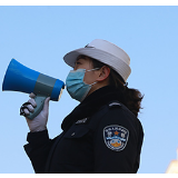 戴口罩透射出党员干部战“疫”微光