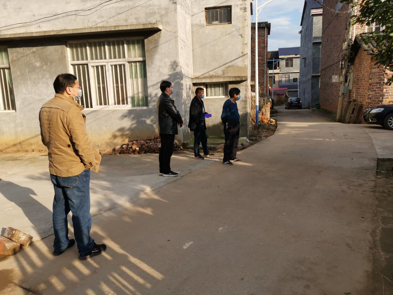 严格管控防扩散。目前摸排湖北返乡人员147人，做好“五包一”管控责任，做好每日两次体温检测，掌握健康状况，第一时间比对是否为“三类人员”，安排居家隔离观察，村卫生室人员上门连续3天监测体温并把监测情况登记上报，并要求集镇药店，各村卫生室对购买退烧、咳嗽药的顾客，做好详细的信息登记，第一时间向镇村报告。