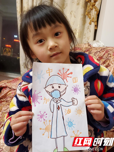 太平人寿湖南分公司办公室彭莹女儿，龙芷叶，5岁。