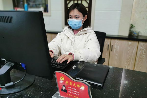 张斯雅_副本.jpg 张斯雅_副本.jpg