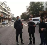 武冈城管全员上阵 疫情防控不留盲区