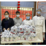 爱心企业送热乎饭菜 守“胃”抗疫前线