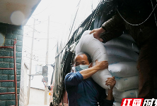 湘潭雨湖区：校地企合奏战“疫”强音