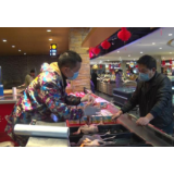 三都镇：帮助脱贫户销售农畜产品