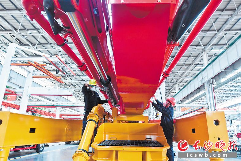 　　三一重工等一批龙头企业顺利复工，带动了众多配套企业陆续复工。 长沙晚报全媒体记者 王志伟 摄