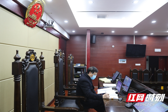 张家界市中院：审判法庭的“云听证”
