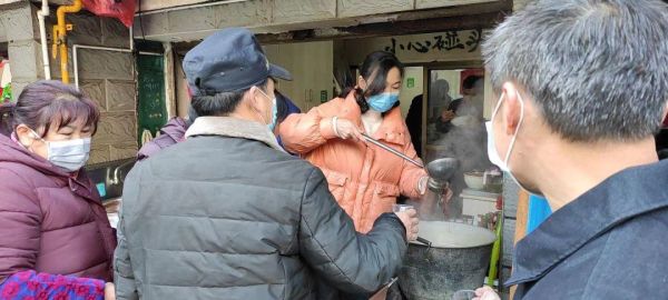 凝聚妇女力量抗疫 展现“半边天”风采