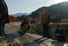 许家坊土家族乡：疫情严防控，控违不放松